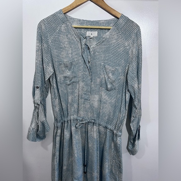 Blue and White Patterned Dress - Picture 2 of 6